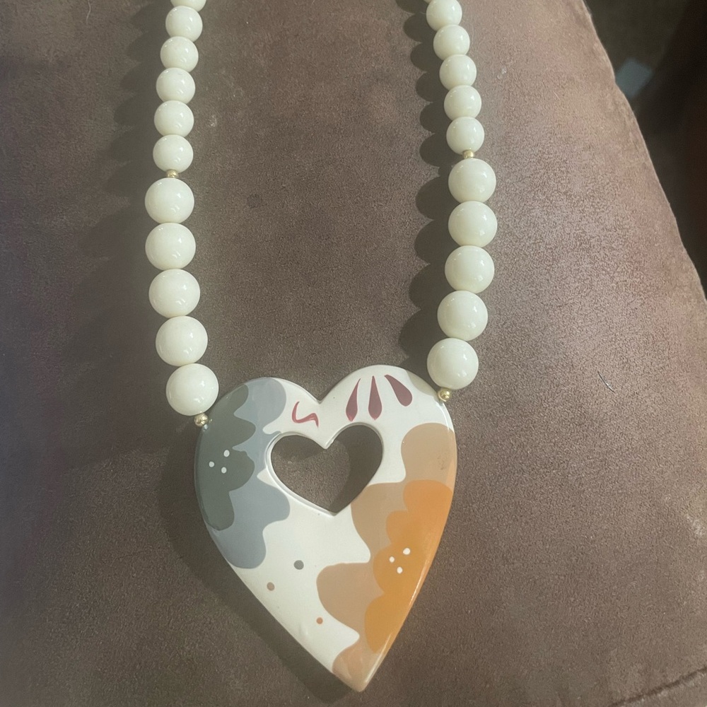 Beaded necklace with heart pendant